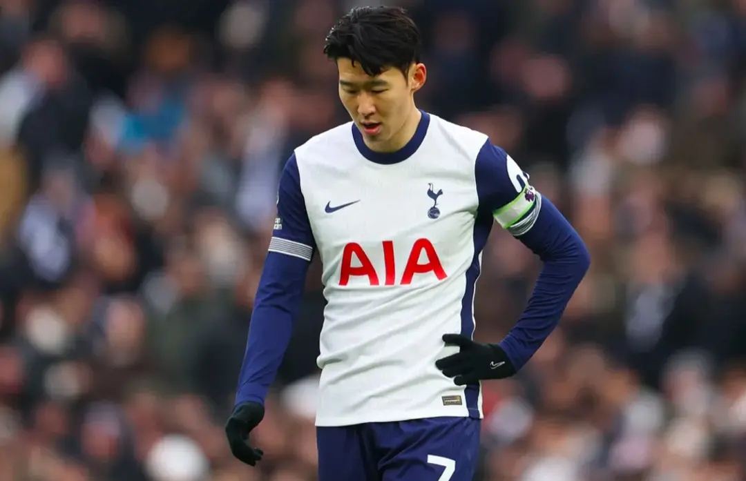 关于阿贾克斯边锋南扬转会托特纳姆热刺，英超新星崛起的信息