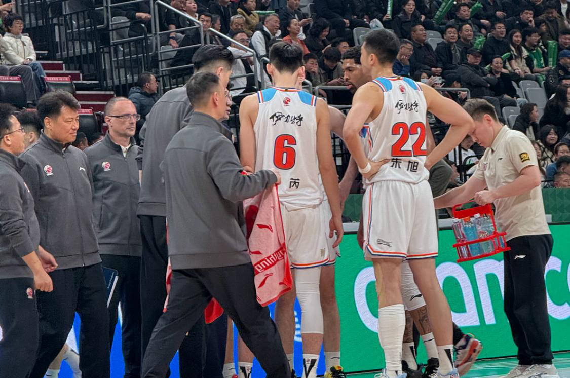 上海男篮在新疆队不敌对手，遗憾失利的简单介绍