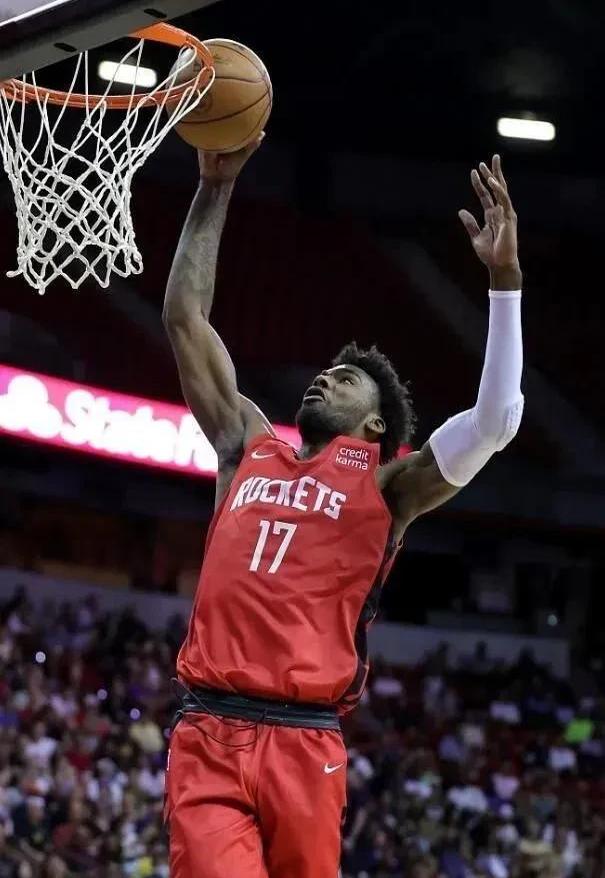 青岛黄海球员伤愈复出，球队实力再添一员利器