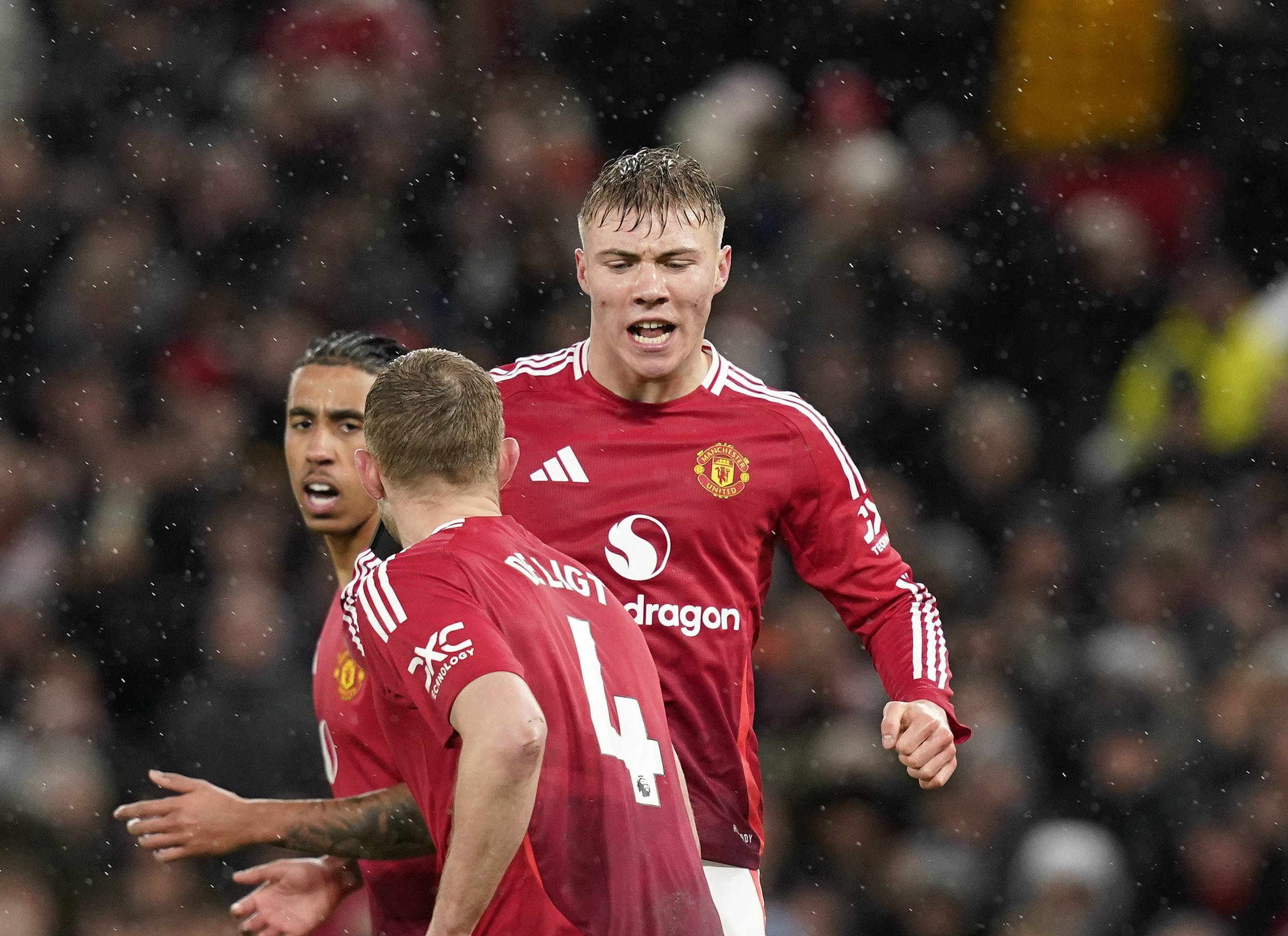 纽伦堡门将神勇扑救,保护球门不失 纽伦堡门将神勇扑救,保护球门不失