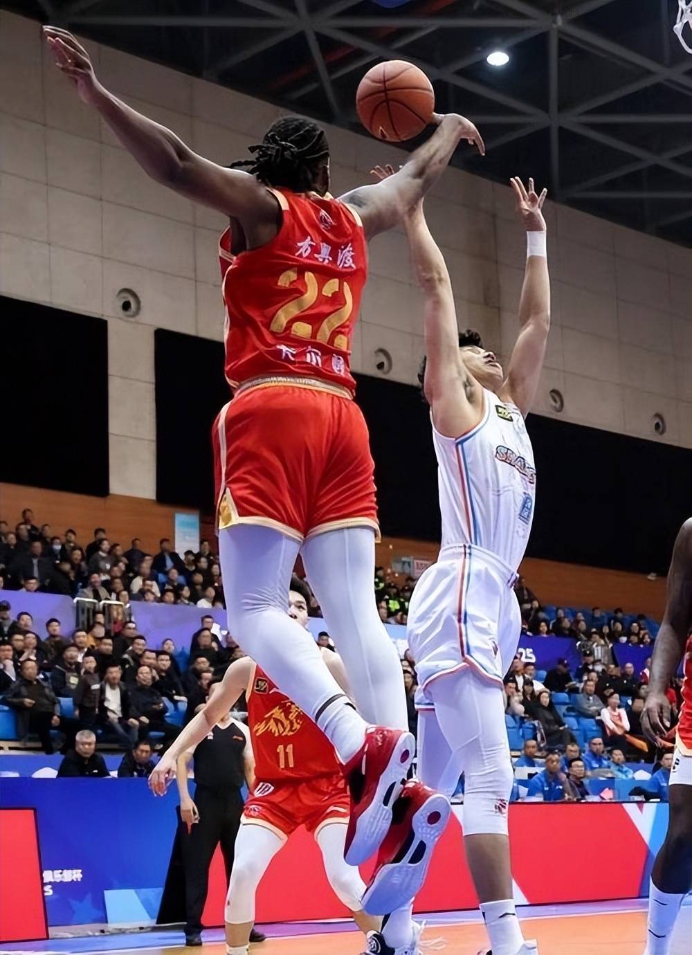 关于新疆队在场上展现出优势,获得胜利的信息 关于新疆队在场上展现出优势,获得胜利的信息