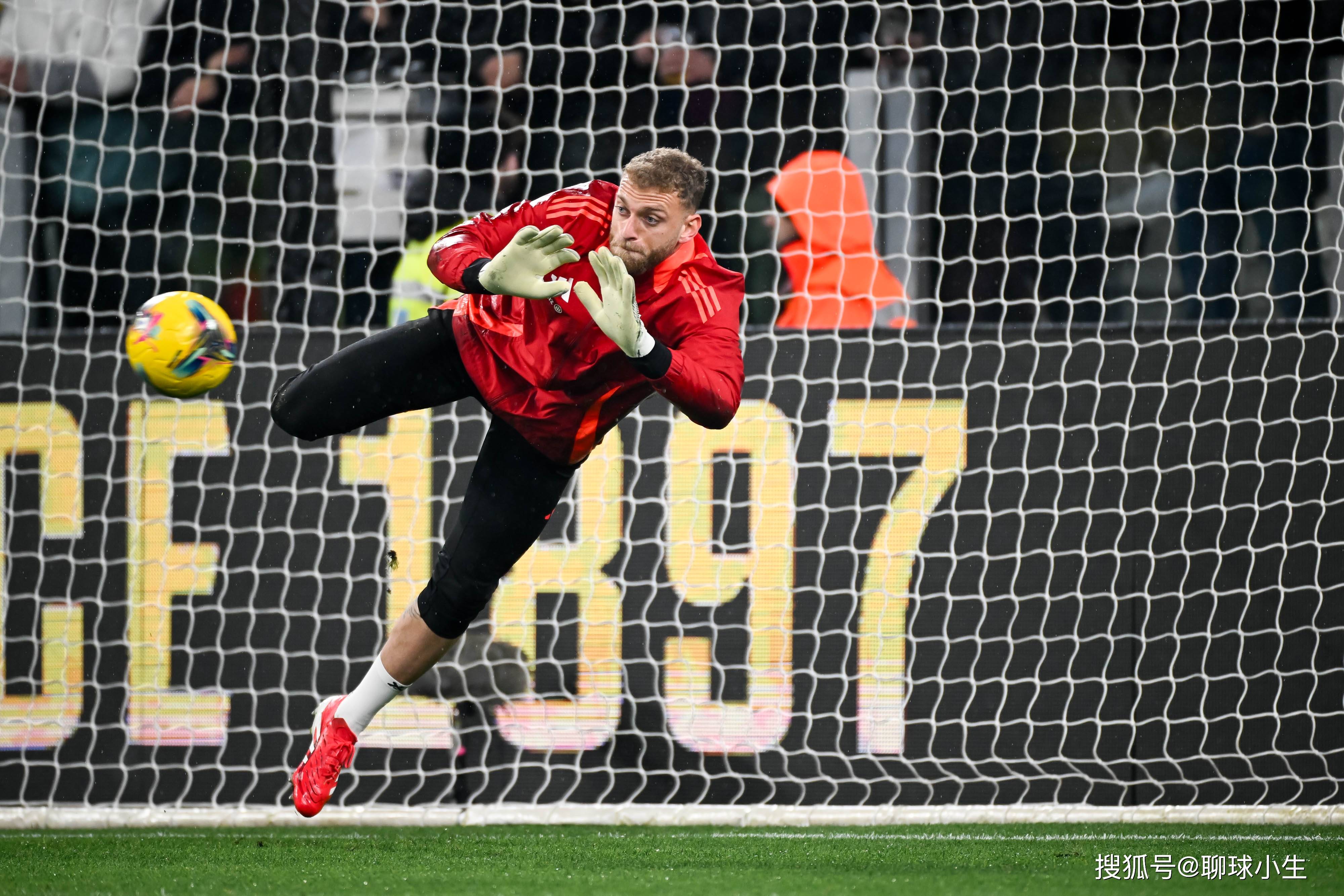 尤文图斯淘汰赛提前出局，球迷惋惜