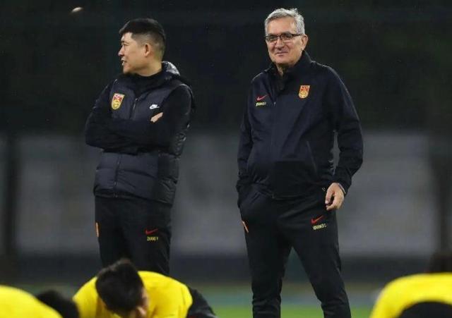 包含场上球员积极拼搏,为球队争取胜利的词条 包含场上球员积极拼搏,为球队争取胜利的词条