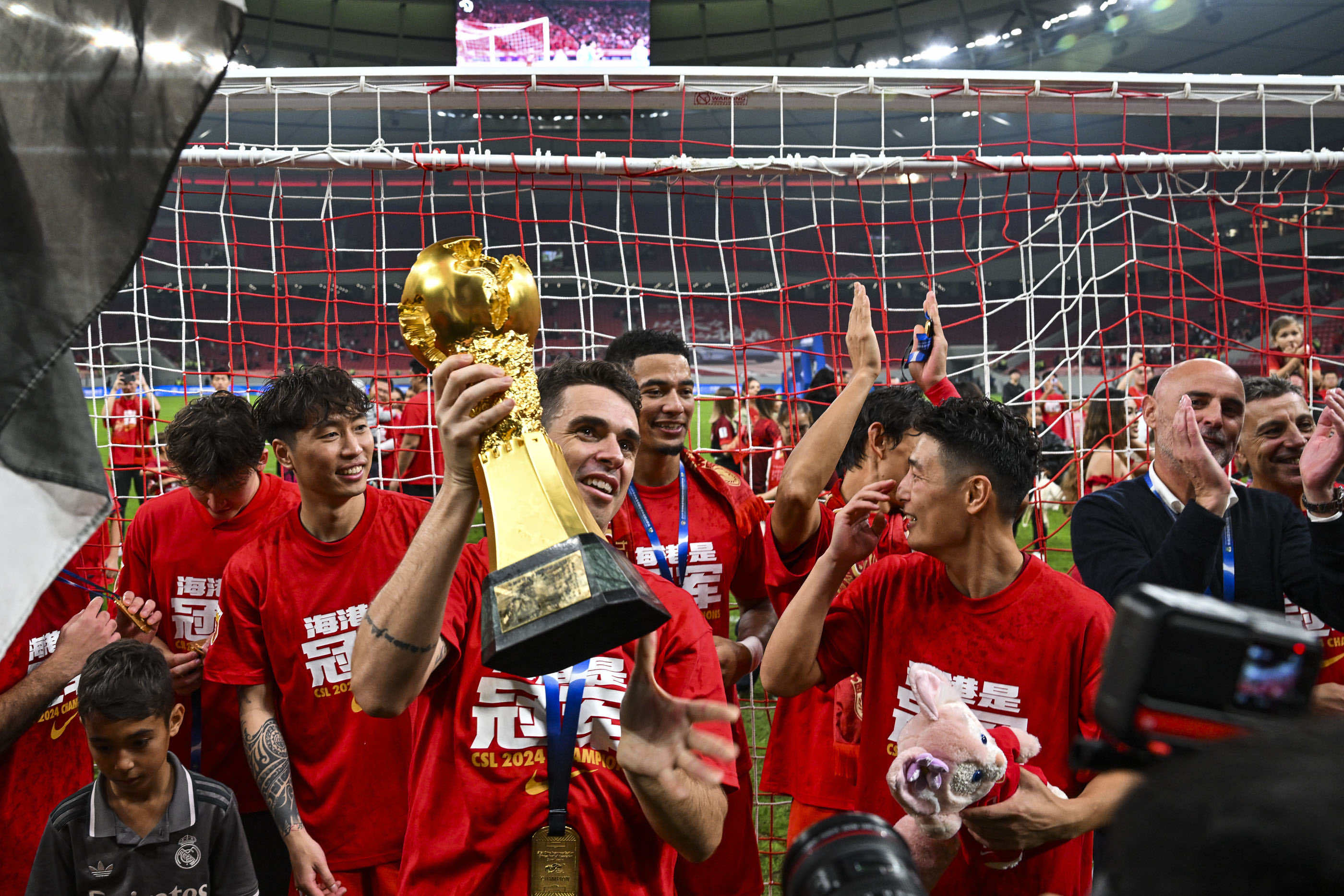 -包含上海上港击败深圳佳兆业，取得连胜的词条