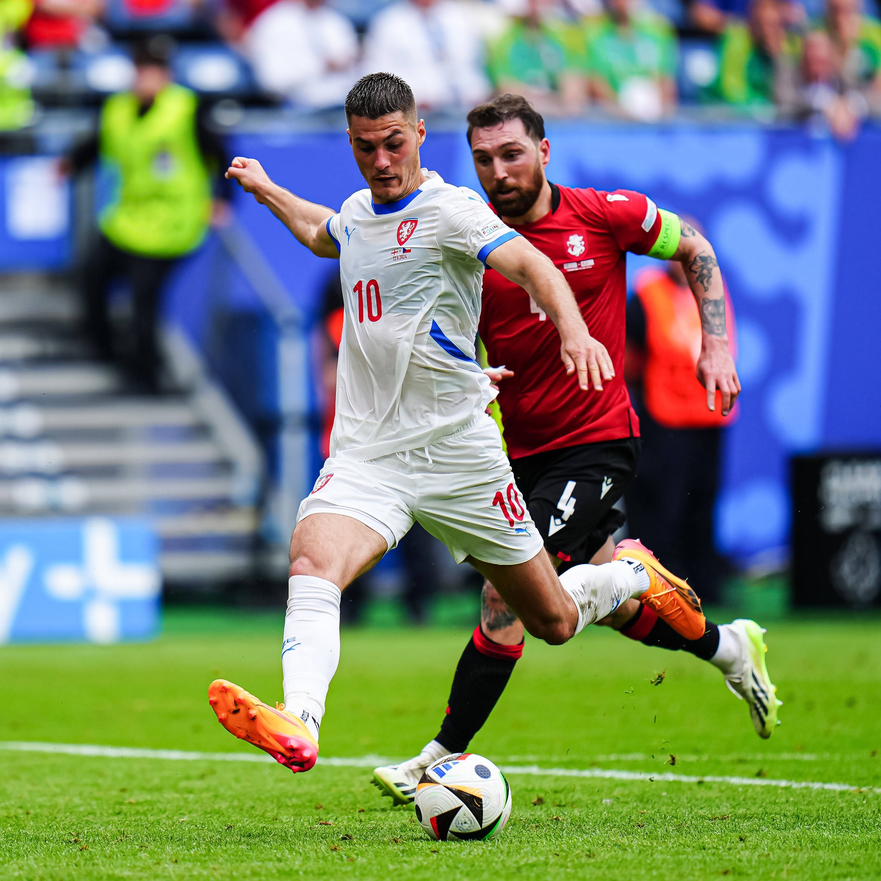 捷克队在比赛中逆袭获胜，实力不容忽视