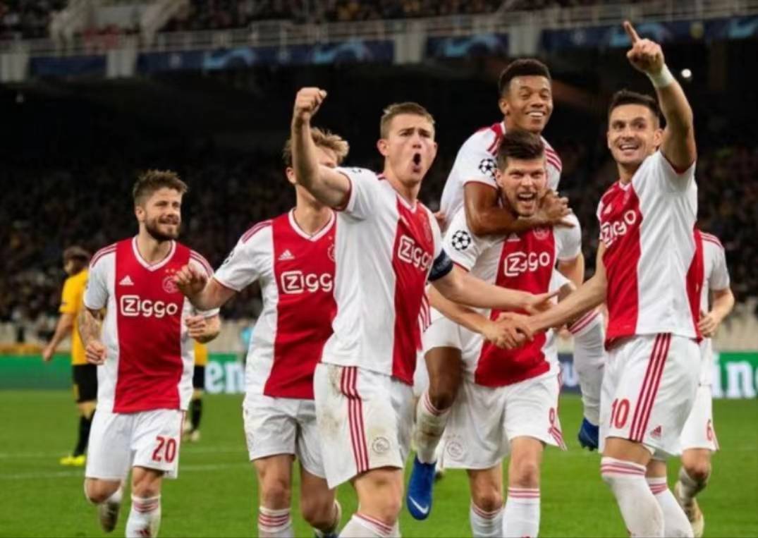 关于弗赖堡逆转战胜对手，提升联赛排名的信息