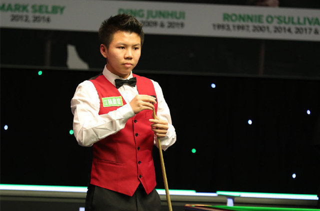 开云体育下载-新生代选手表现抢眼，跻身半决赛