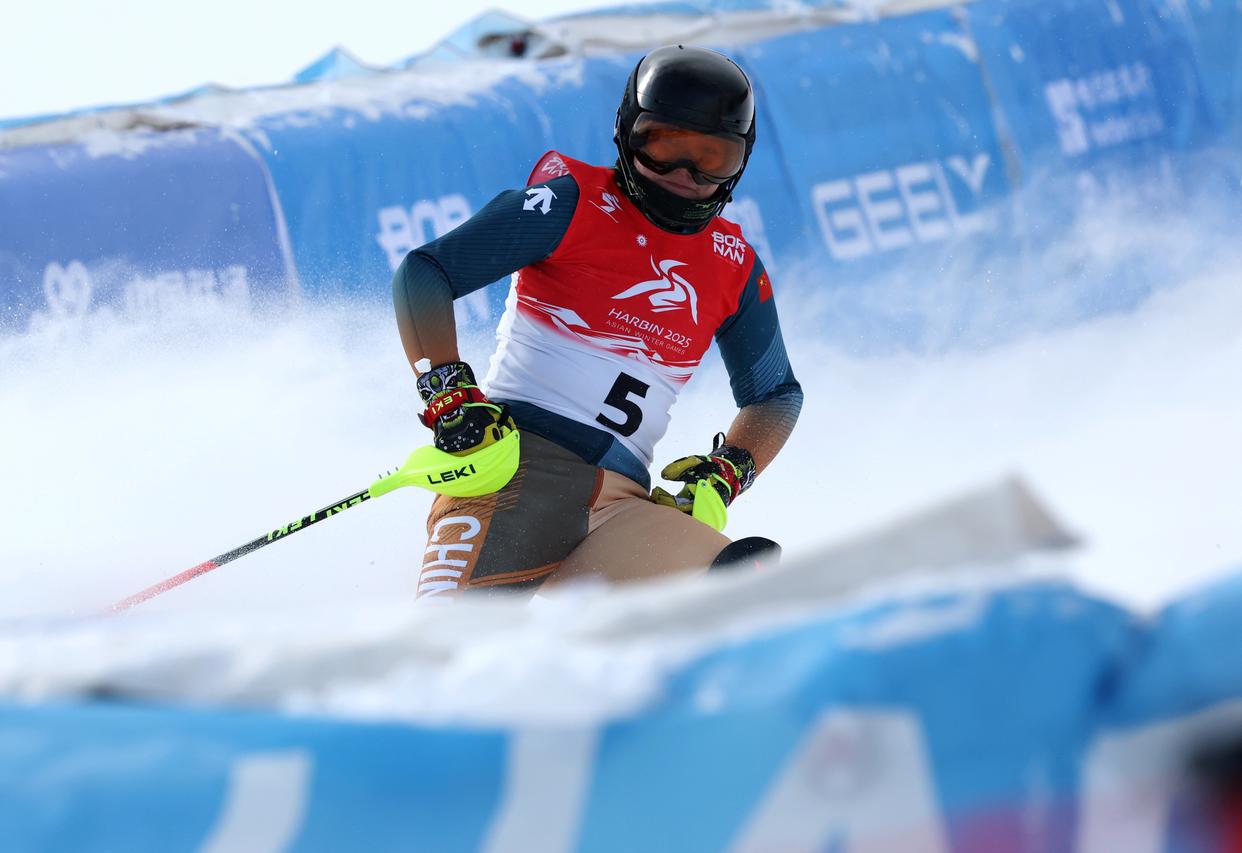 开云体育下载-包含拉脱维亚滑雪选手挑战自我，斩获桂冠的词条