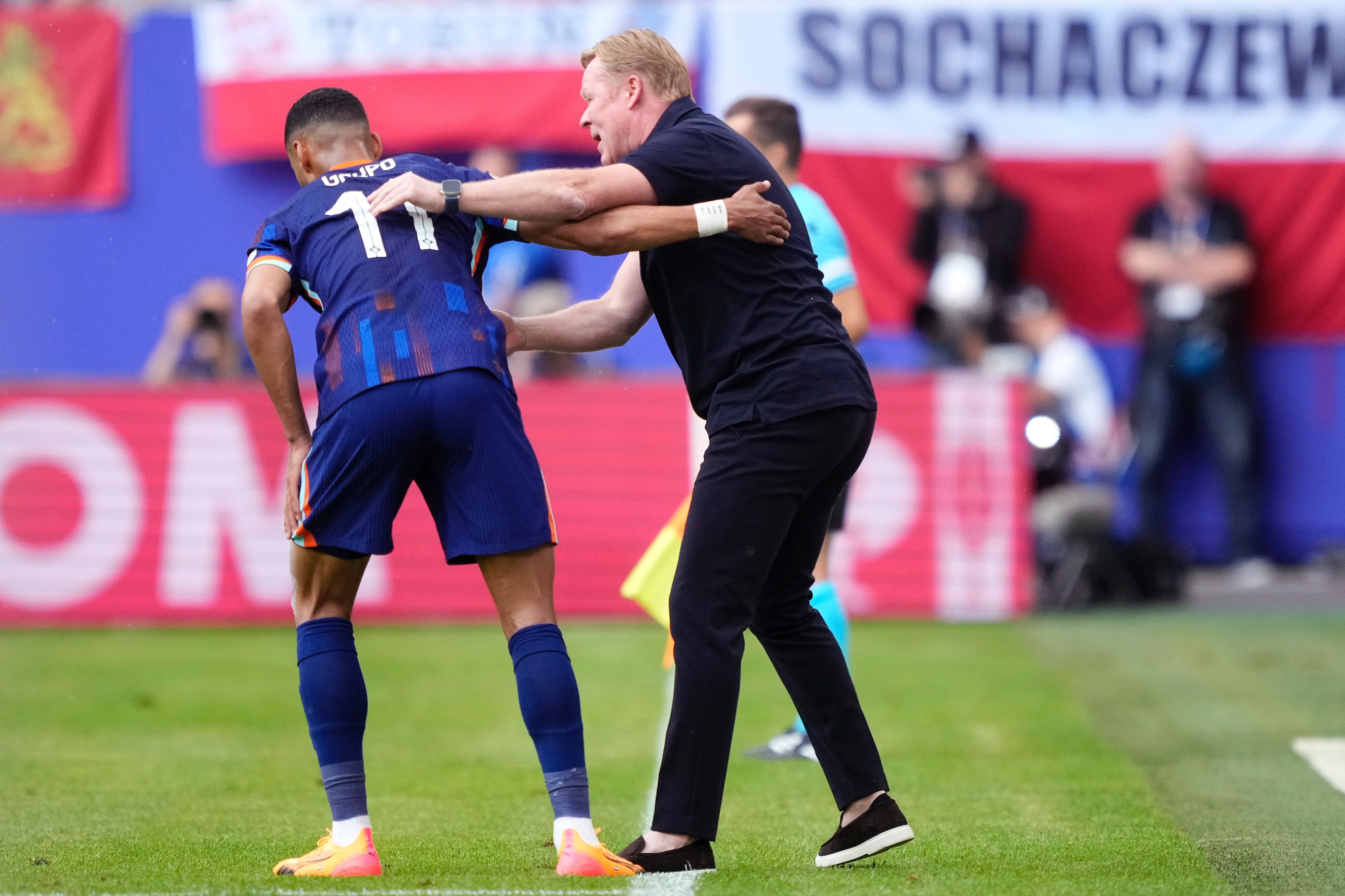 荷兰队大比分战胜乌克兰，轻松取得晋级