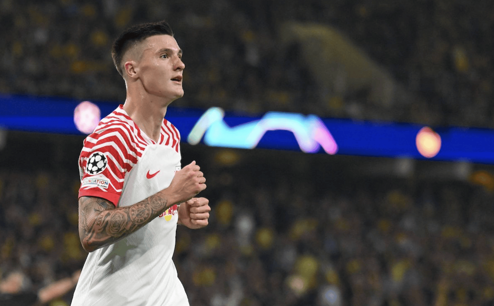 开云体育-门兴格拉德巴赫士气高涨，领跑德甲积分榜