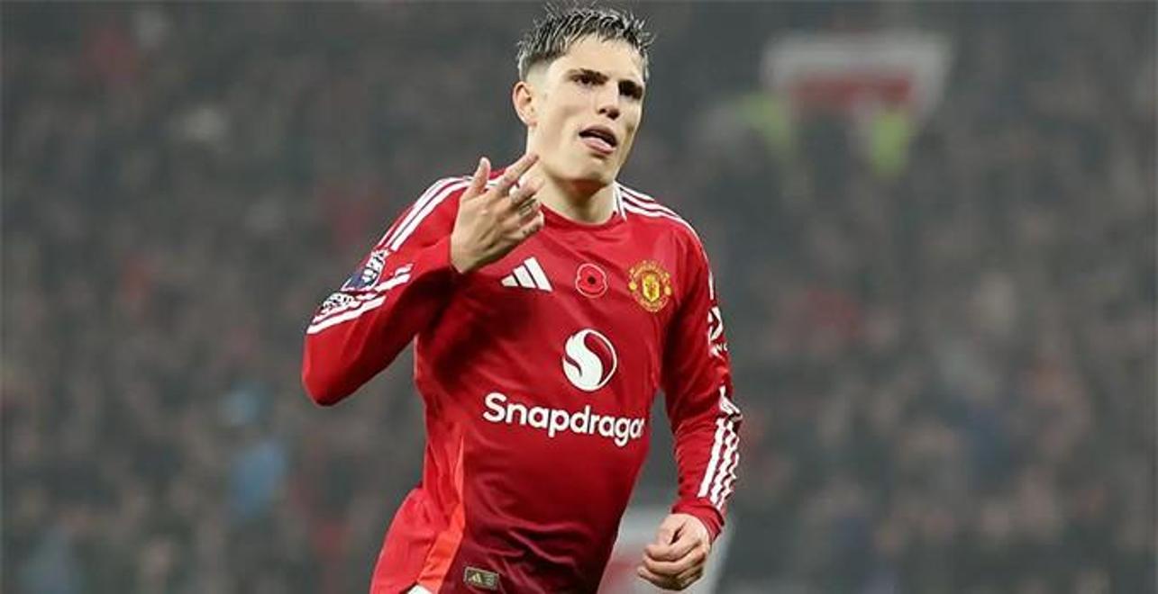 包含曼联主场遭遇大比分溃败，教练组危机重重的词条