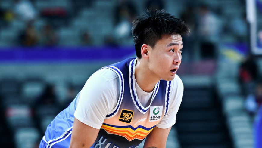 红星大胜史特拉斯堡，奋力拼搏