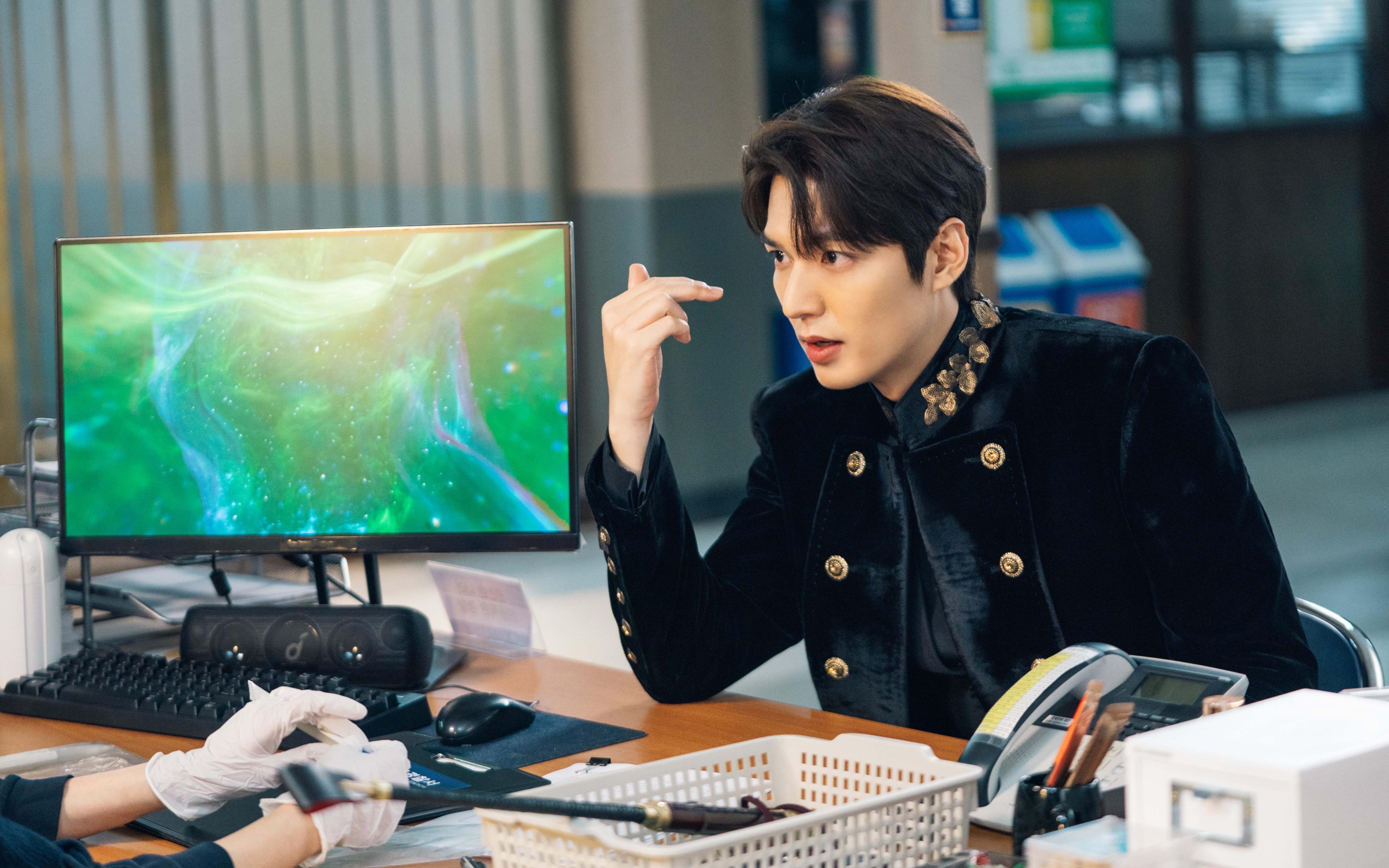 F1街道赛之夜，哈登关键时刻站出来