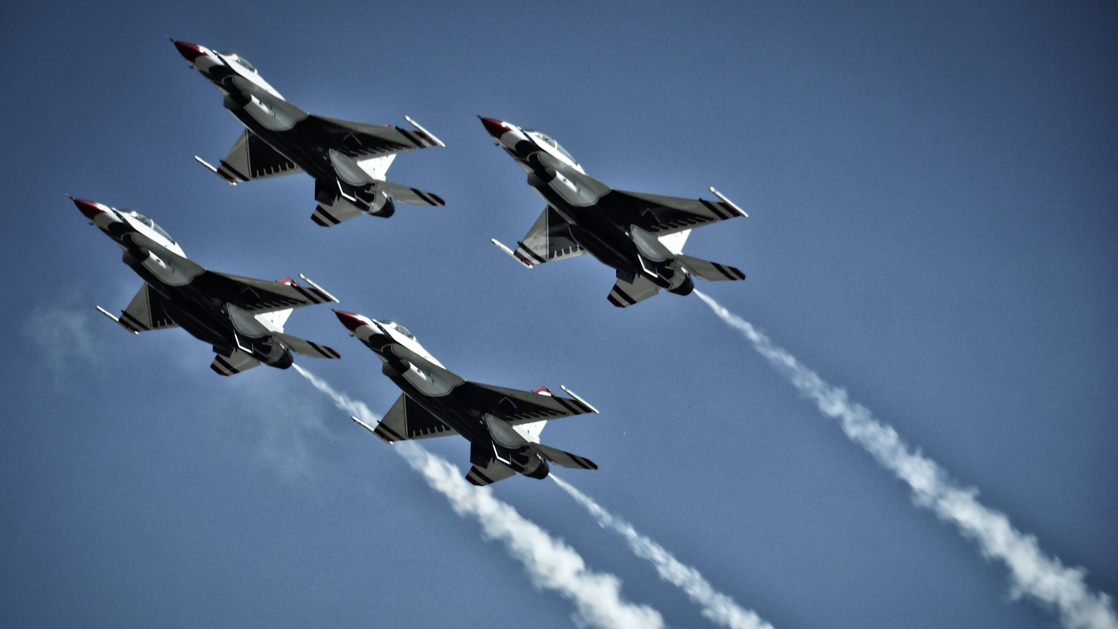 开云官网-极速与毅力的双重奏，F1街道赛焦点战与勇士加时胜太阳的竞技史诗