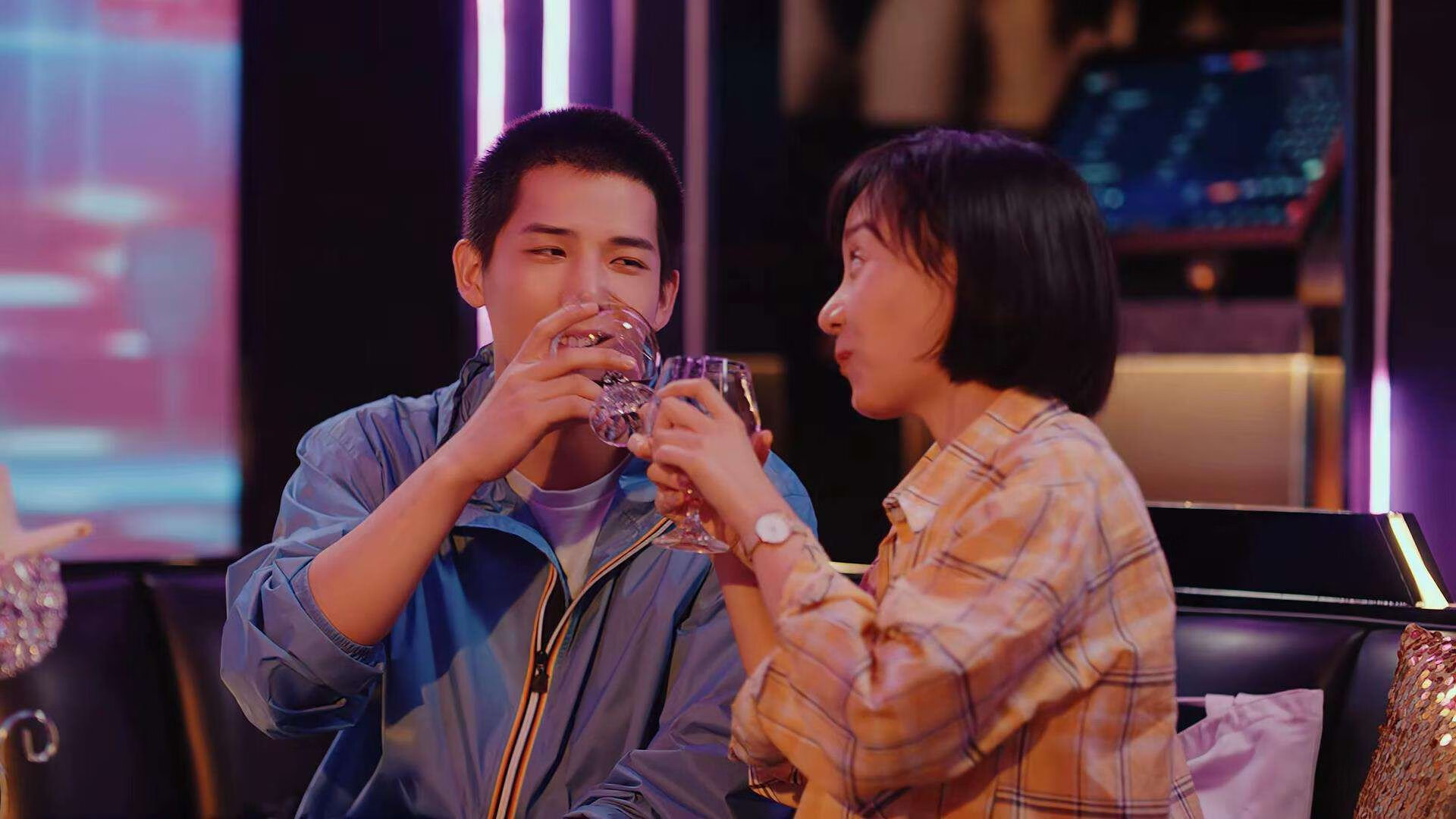 F1街道赛上的绿茵魔术师,希腊淘汰国际米兰,劳塔罗以赛车手姿态接管比赛