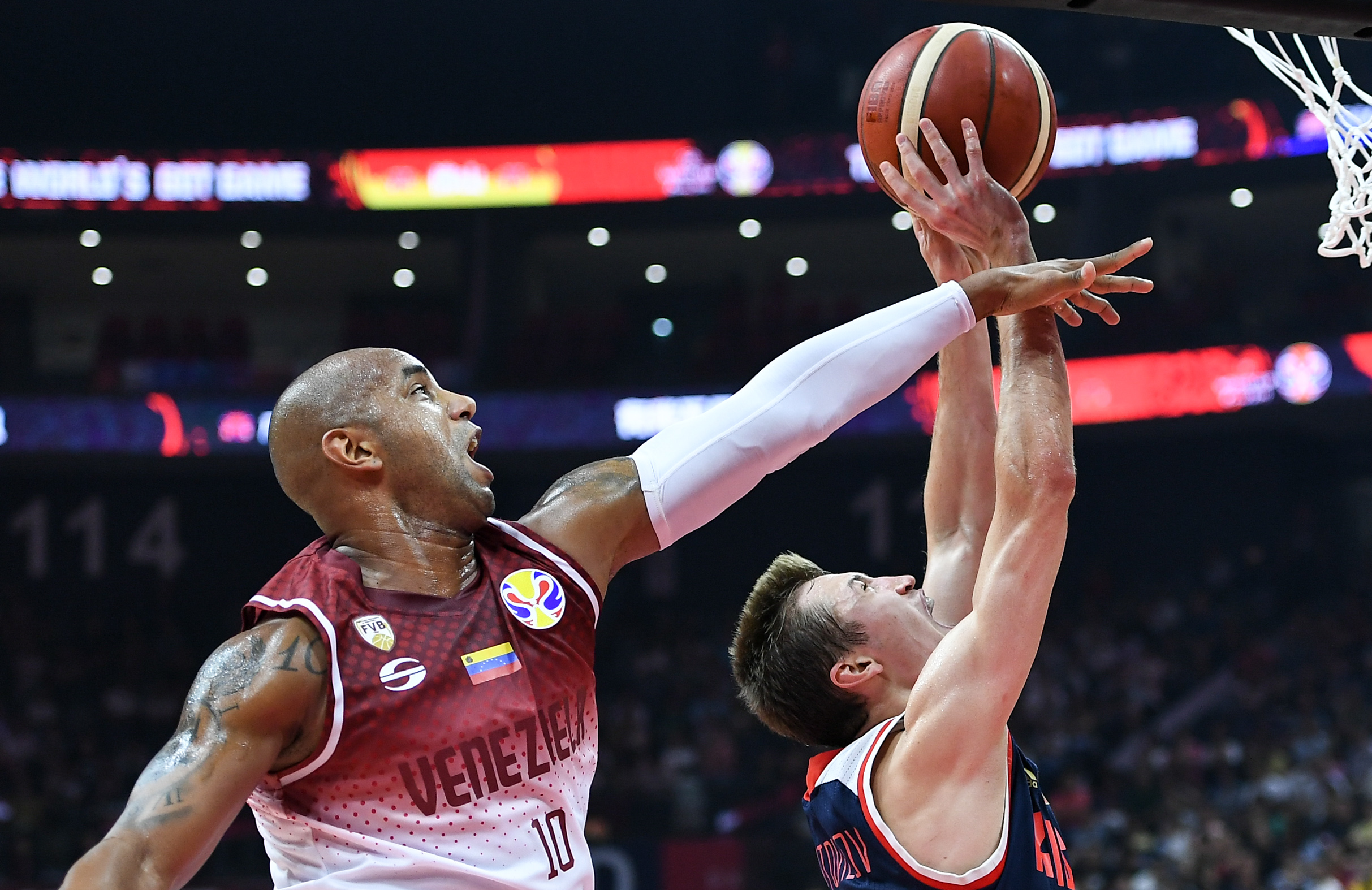 委内瑞拉血拼挪威，斯通斯进攻端无人可挡