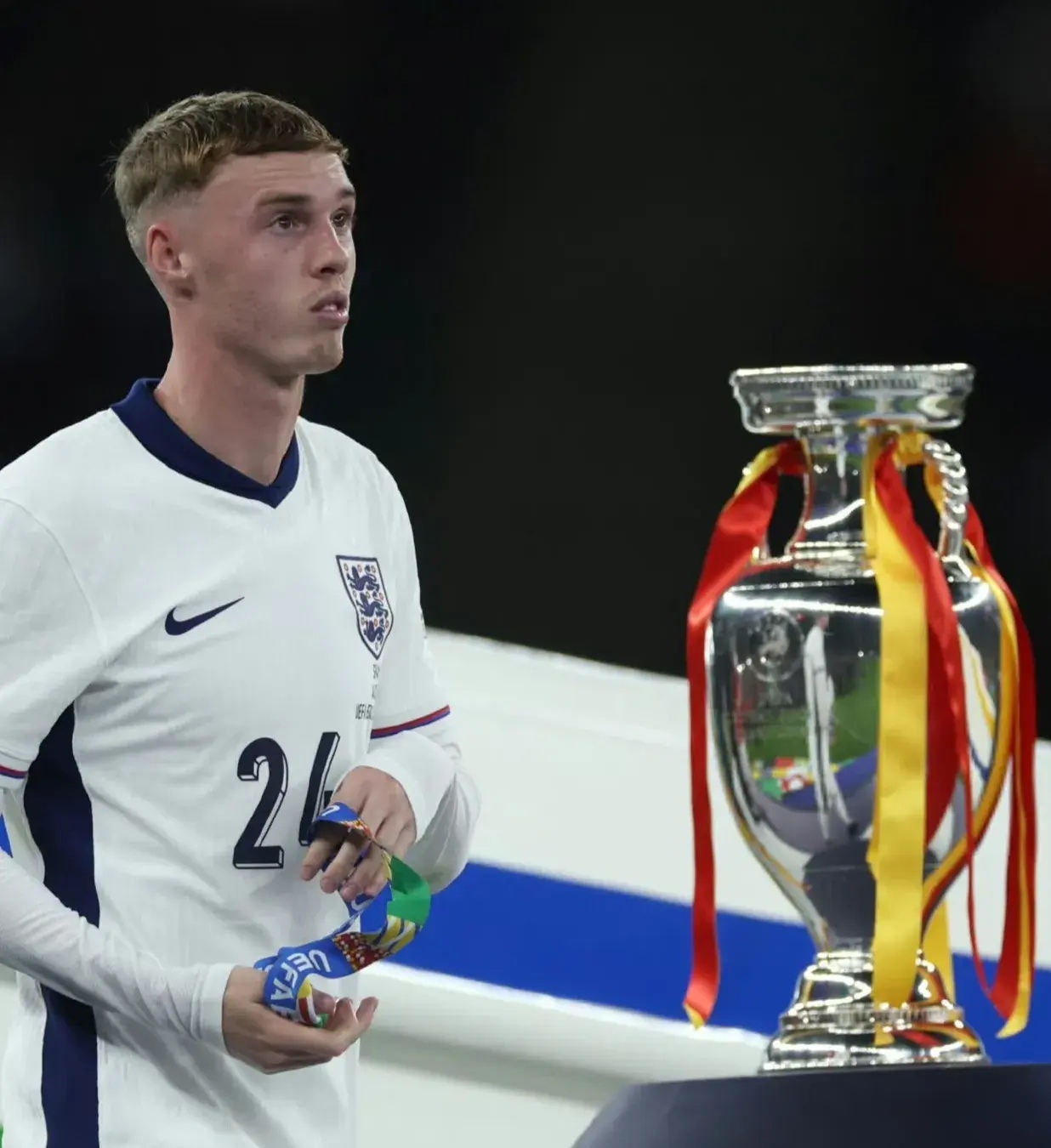 波兰险胜加拿大，福登在欧冠决赛接管比赛