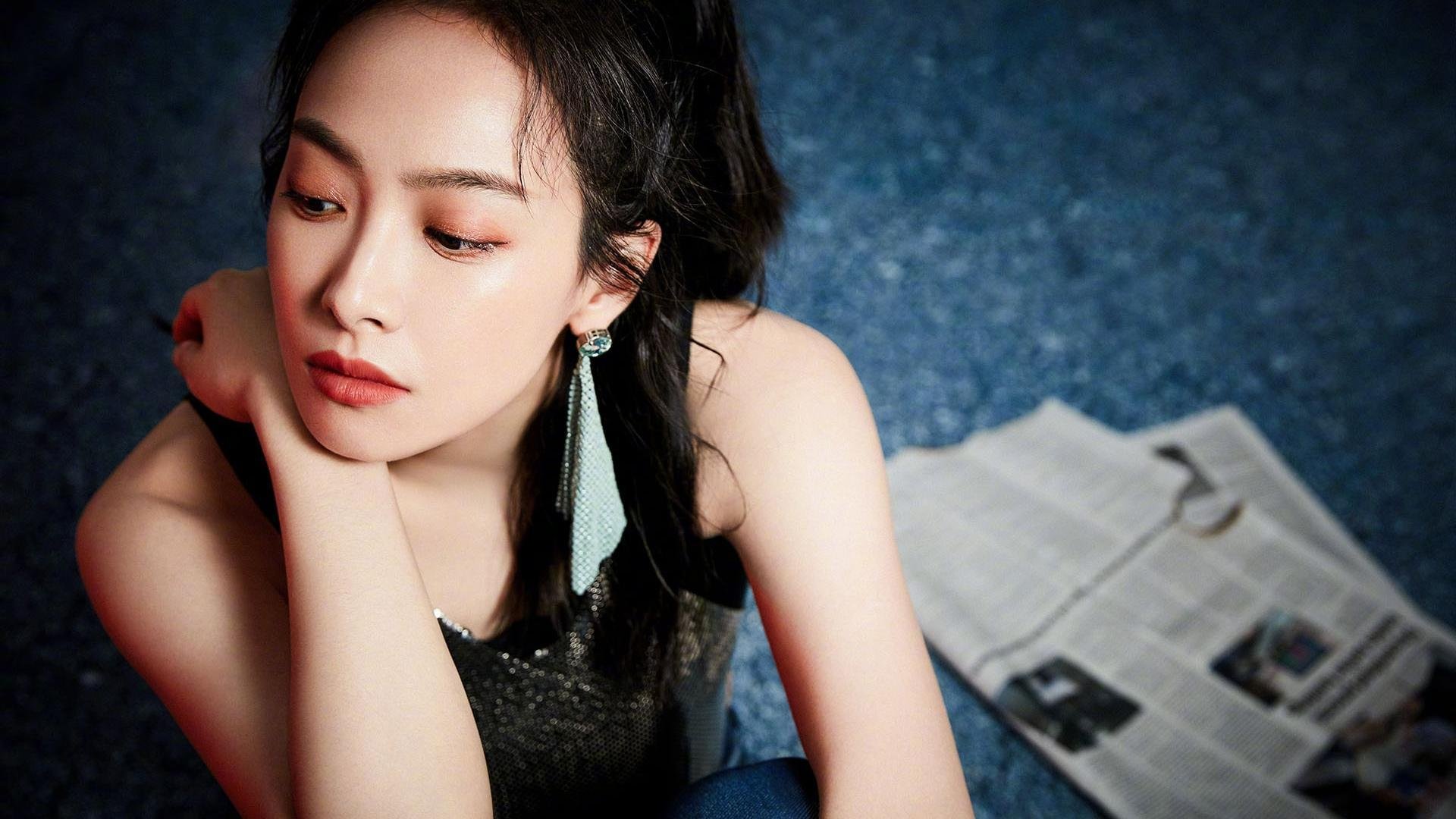 引擎轰鸣与绿茵烽火，当F1新季启程撞上世界杯惊天冷门